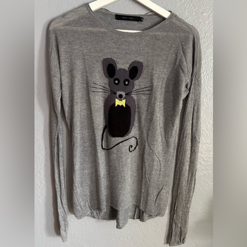 Eric & Lani sweater. SZ M. Rayon. Mouse long sleeves. Lightweight.